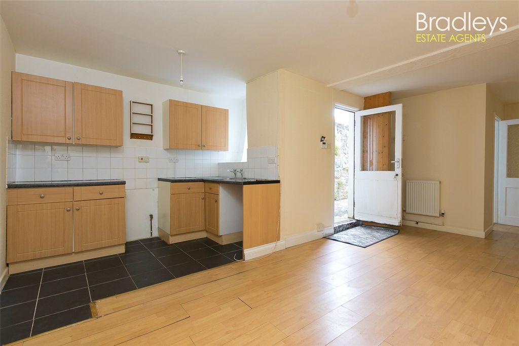 Property photo 1 of 16 Picture No. 17