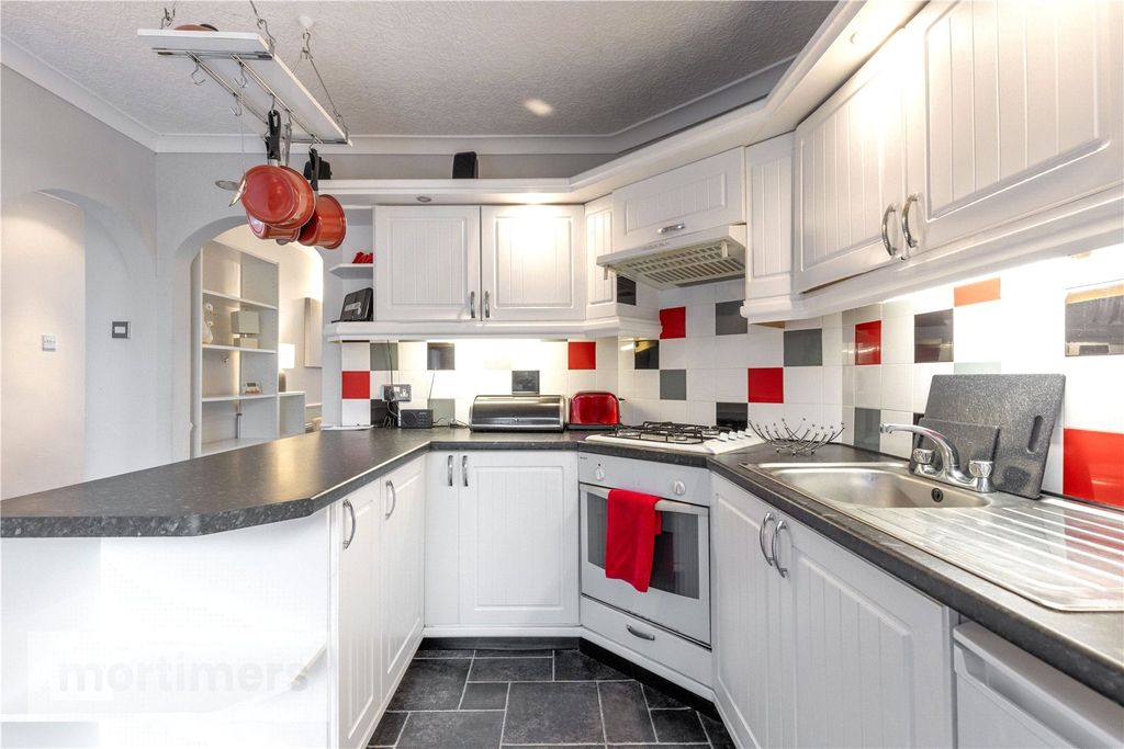 Property photo 2 of 19 Kitchen