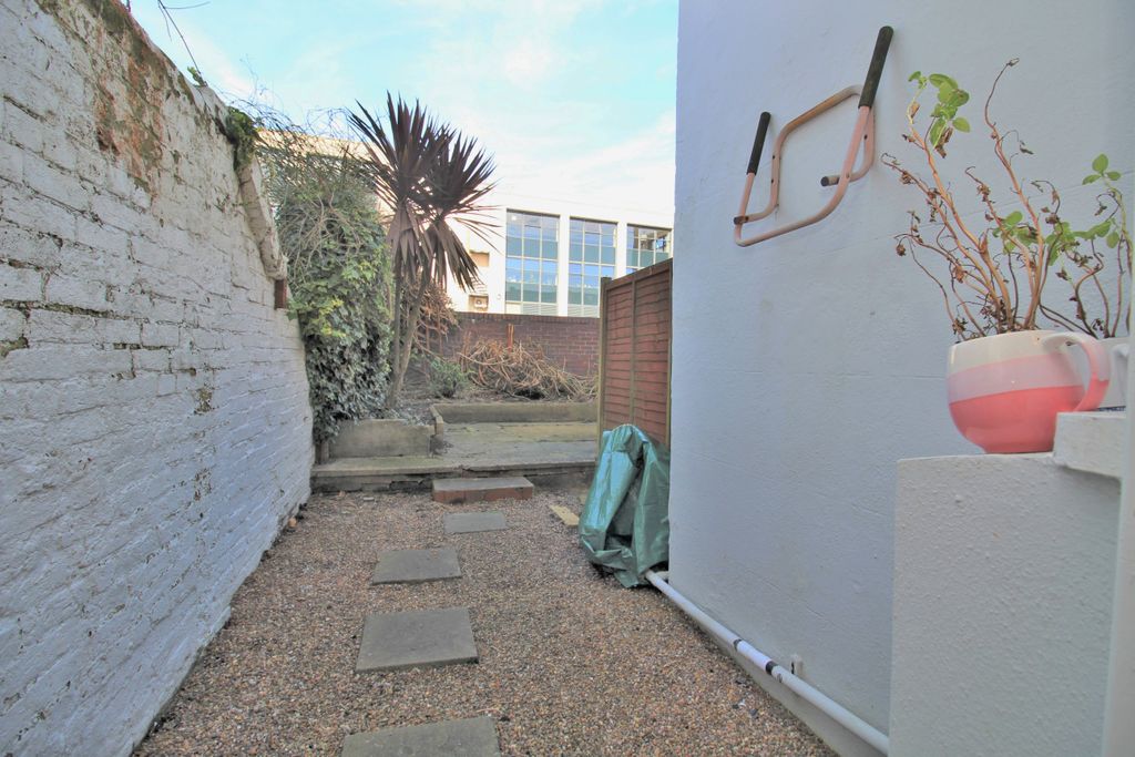Property photo 2 of 16 51