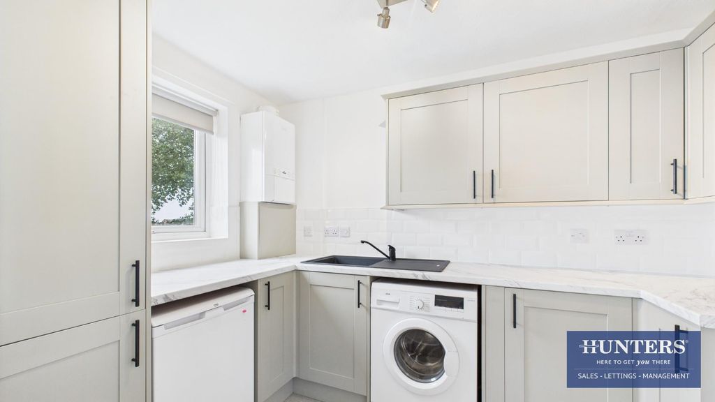 Property photo 3 of 8 Kitchen