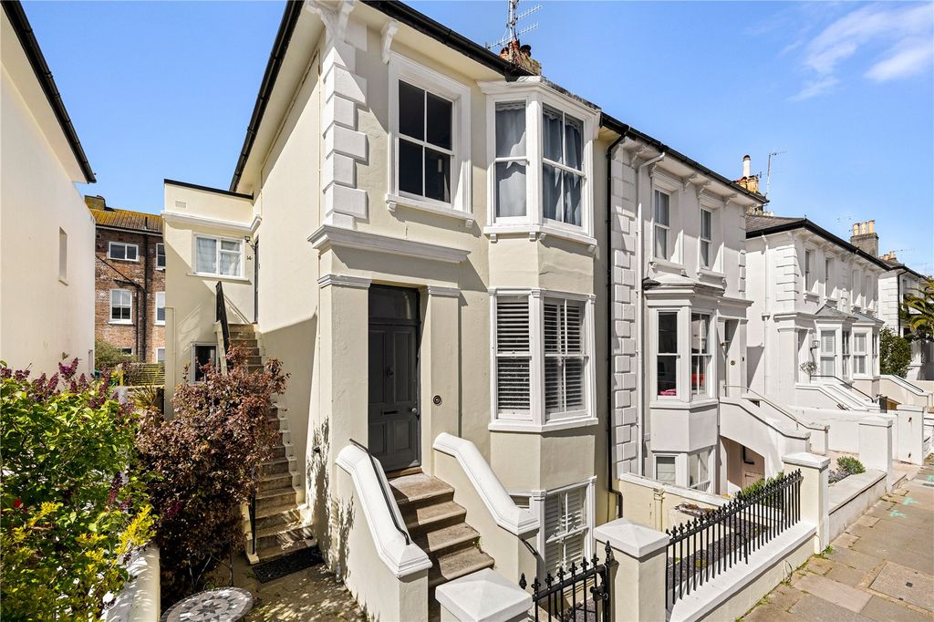 Property photo 2 of 11 Picture No. 29