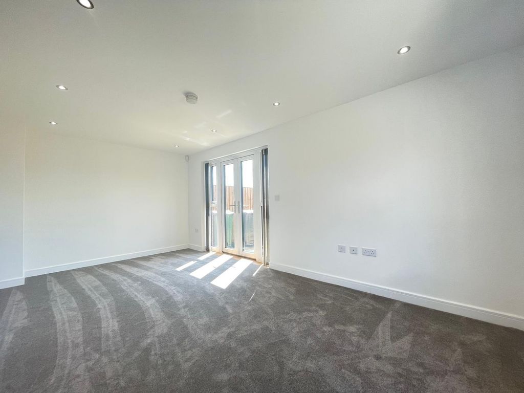 Property photo 3 of 16 Picture No. 12