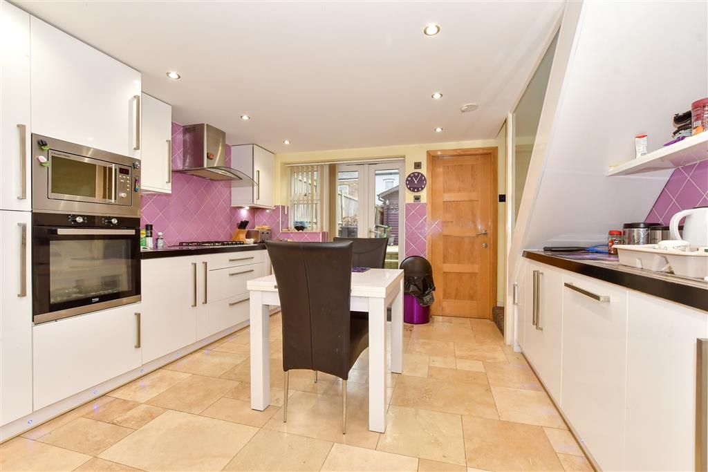 Property photo 2 of 11 Kitchen
