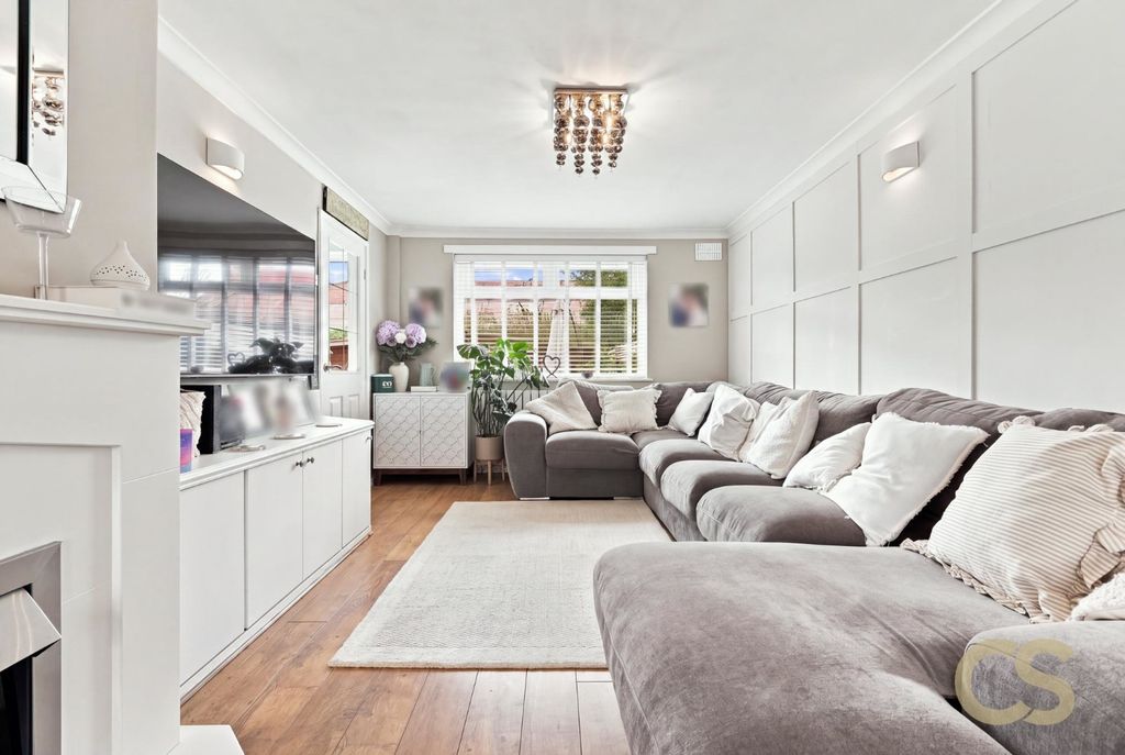 Property photo 2 of 18 5142485