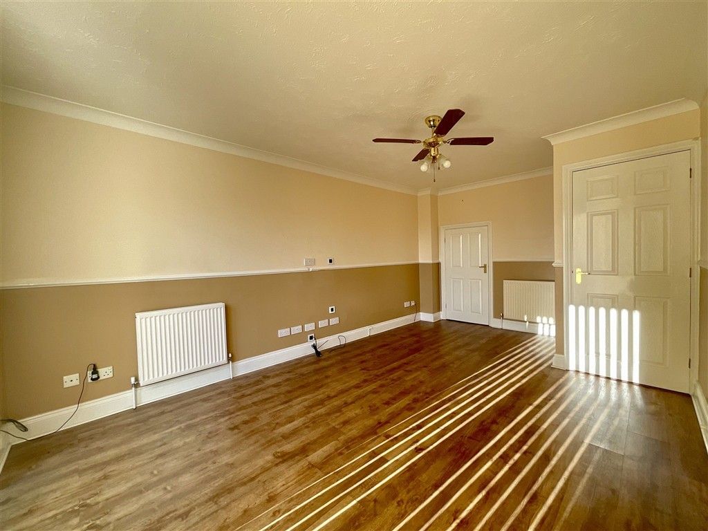 Property photo 2 of 12 Lounge