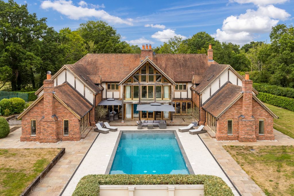 Property photo 2 of 60 House. Partnership