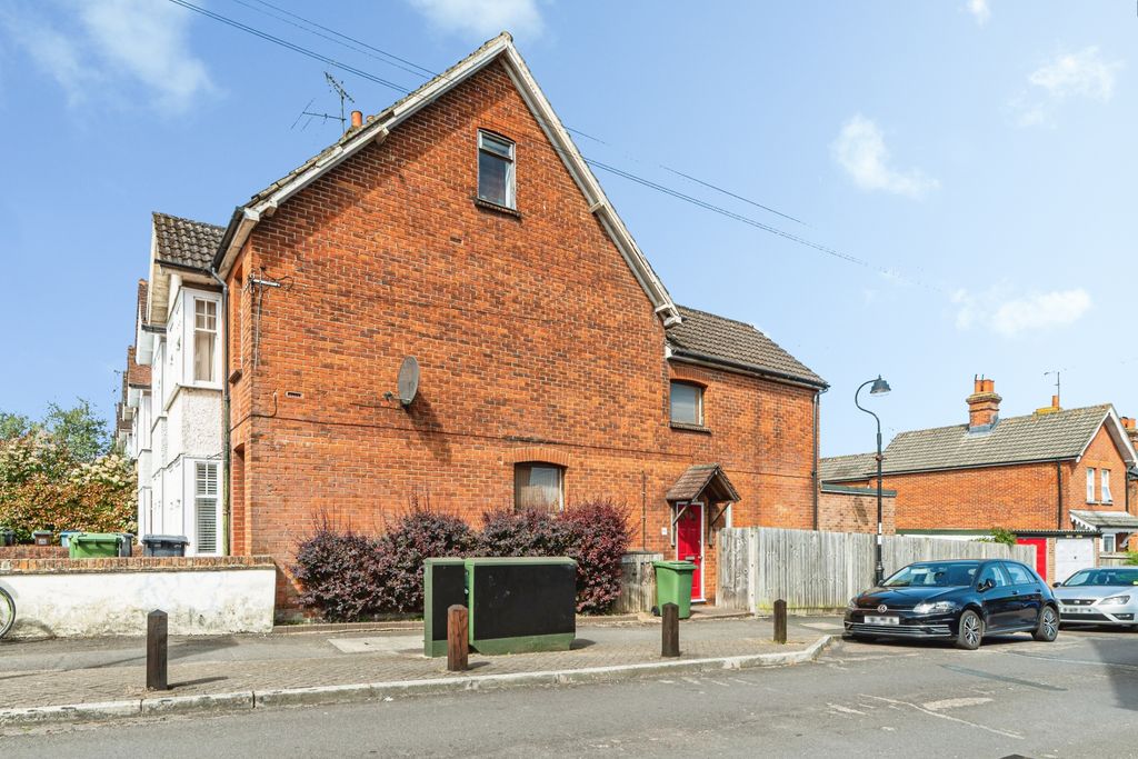 Property photo 2 of 25