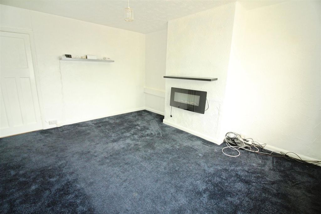 Property photo 3 of 10 Living Room