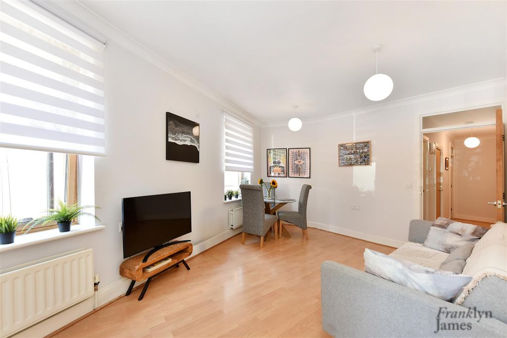 Property photo 3 of 10 3 Gill Street (10).Jpg