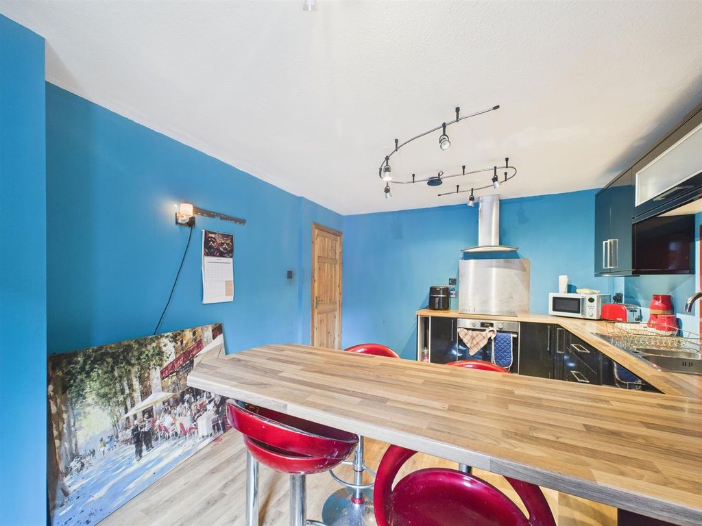 Property photo 3 of 14 Cam01486G0-Pr0857-Still003.Jpg