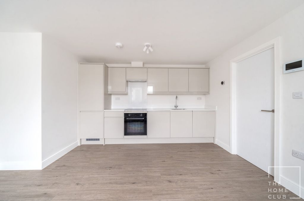 Property photo 1 of 13 6B00703A-41F6-49c6-bae8-70788Ae9E4E4