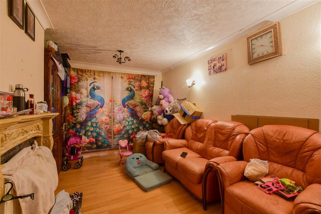 Property photo 2 of 11 Lounge