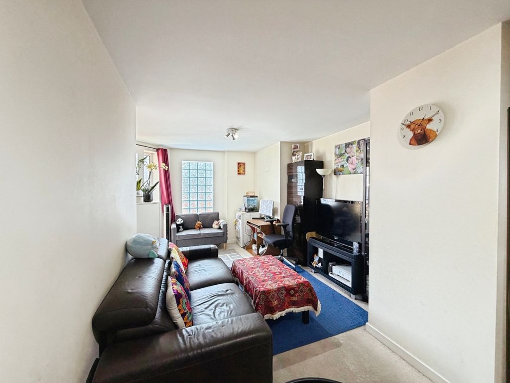 Property photo 2 of 12 5322584