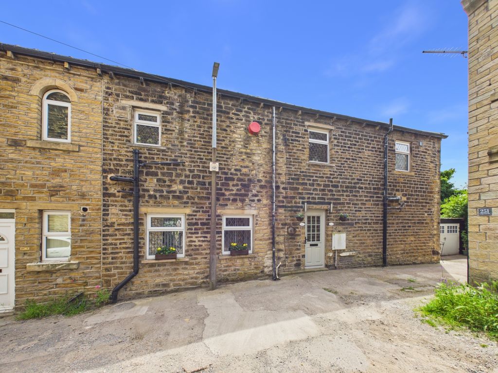 Property photo 1 of 20 Cam02637G0-Pr0047-Still037