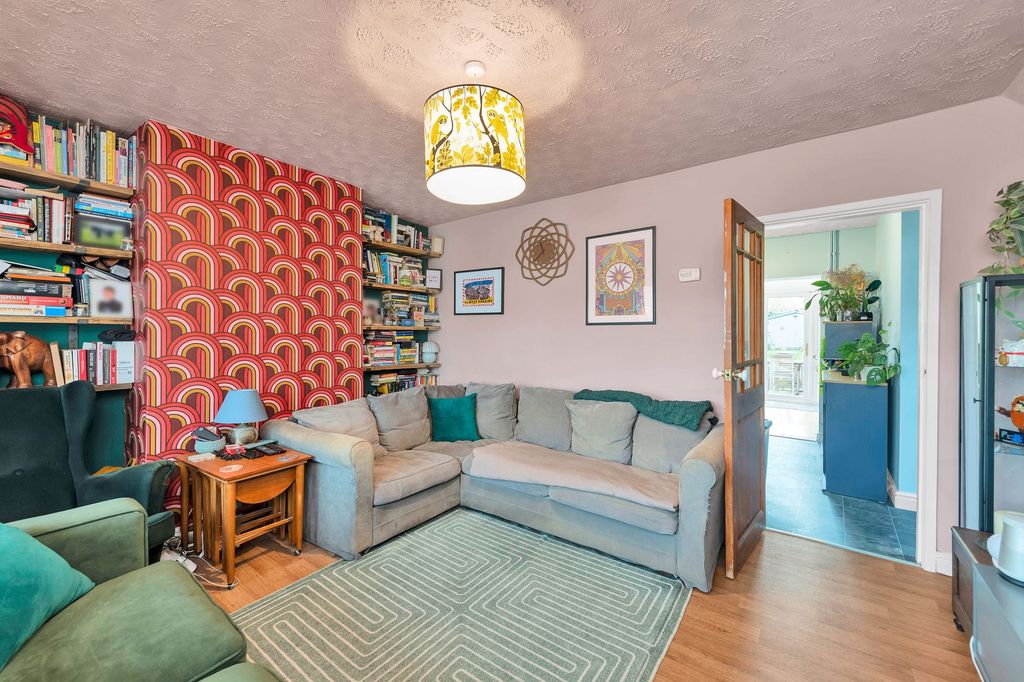 Property photo 2 of 25