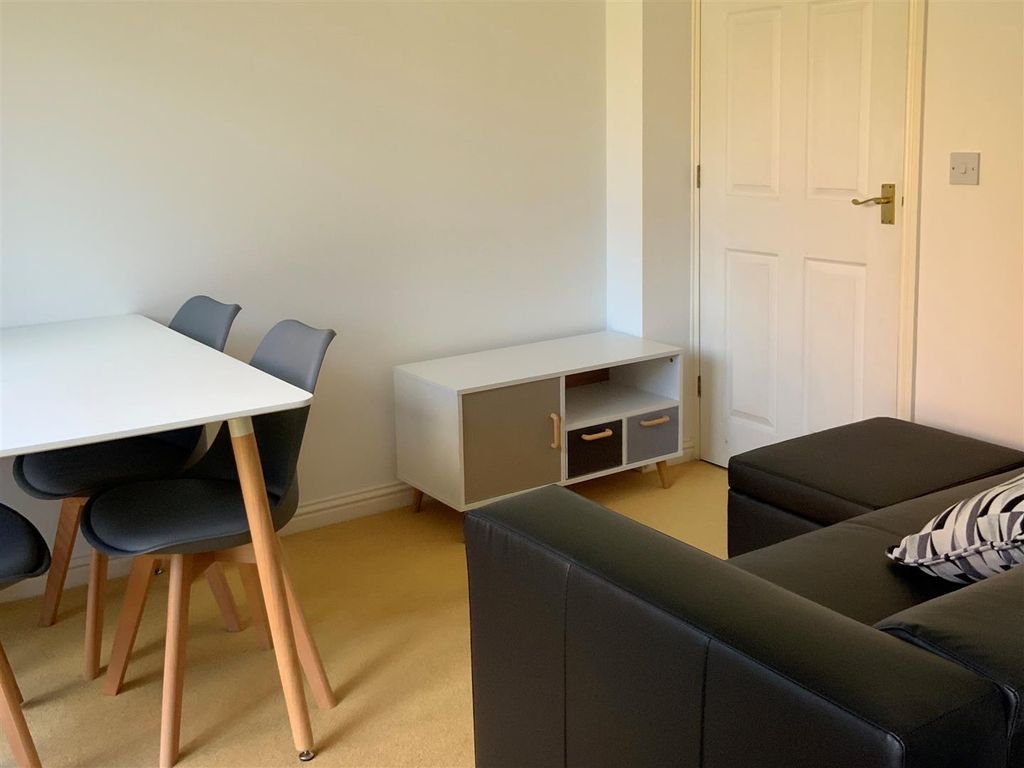 Property photo 3 of 10 8 Lounge.Jpeg