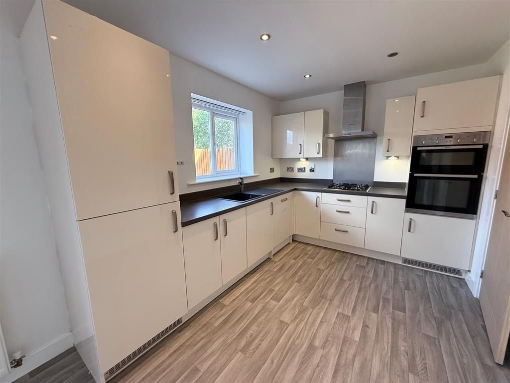 Property photo 2 of 18 Kitchen