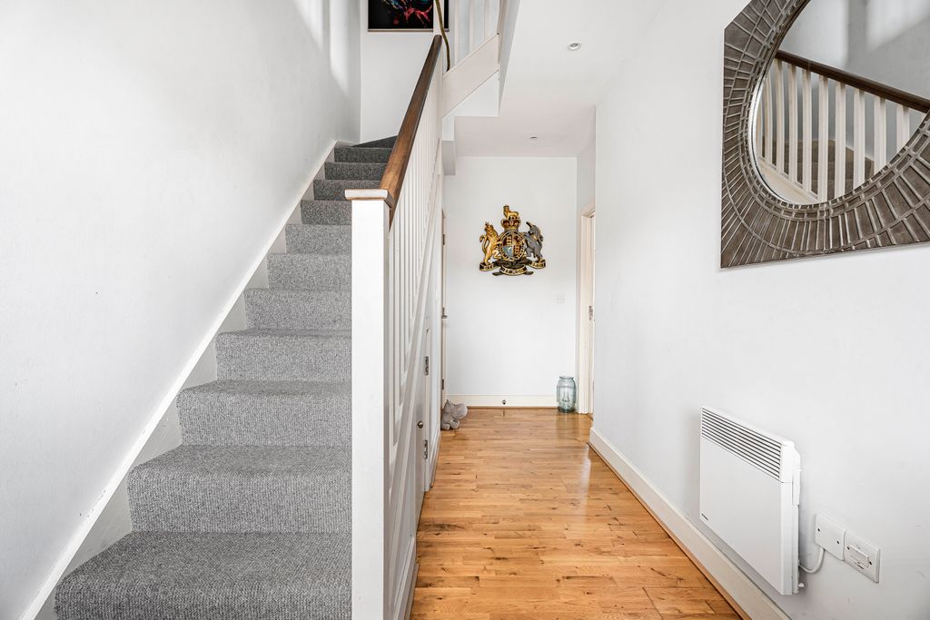 Property photo 3 of 9 Hallway