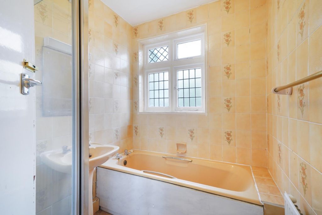 Property photo 2 of 18 14 Lapstone Gardens - Qvleygmtpwtgzan0Erme.Jpg