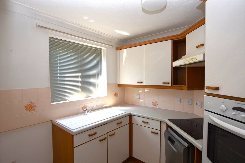 Property photo 2 of 8 Kicthen