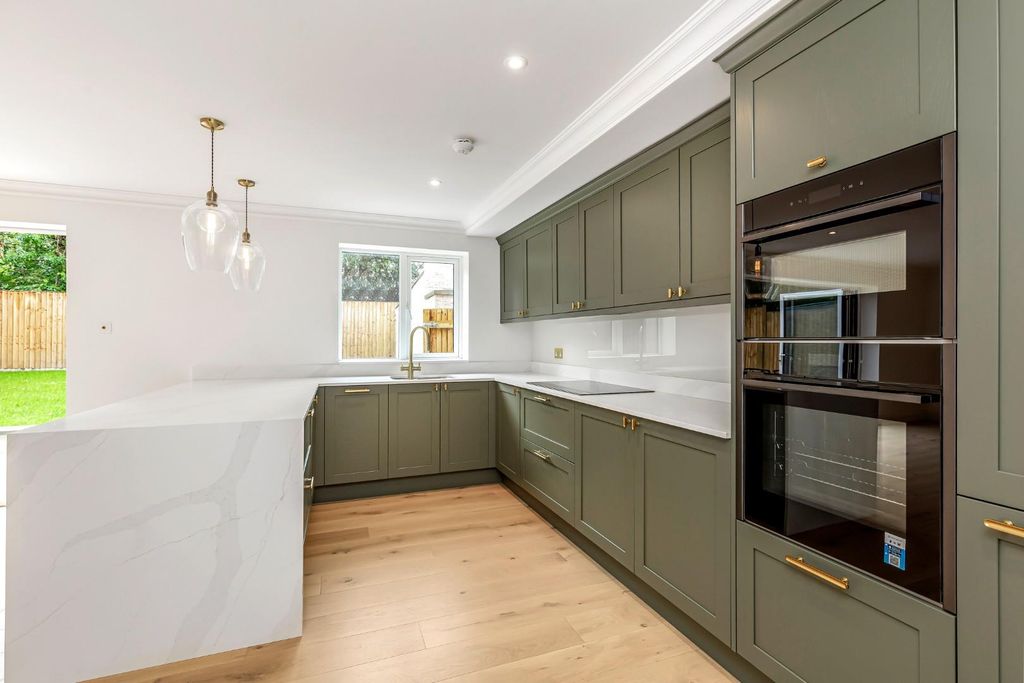 Property photo 2 of 24 5_Clayton_Drive76.Jpg