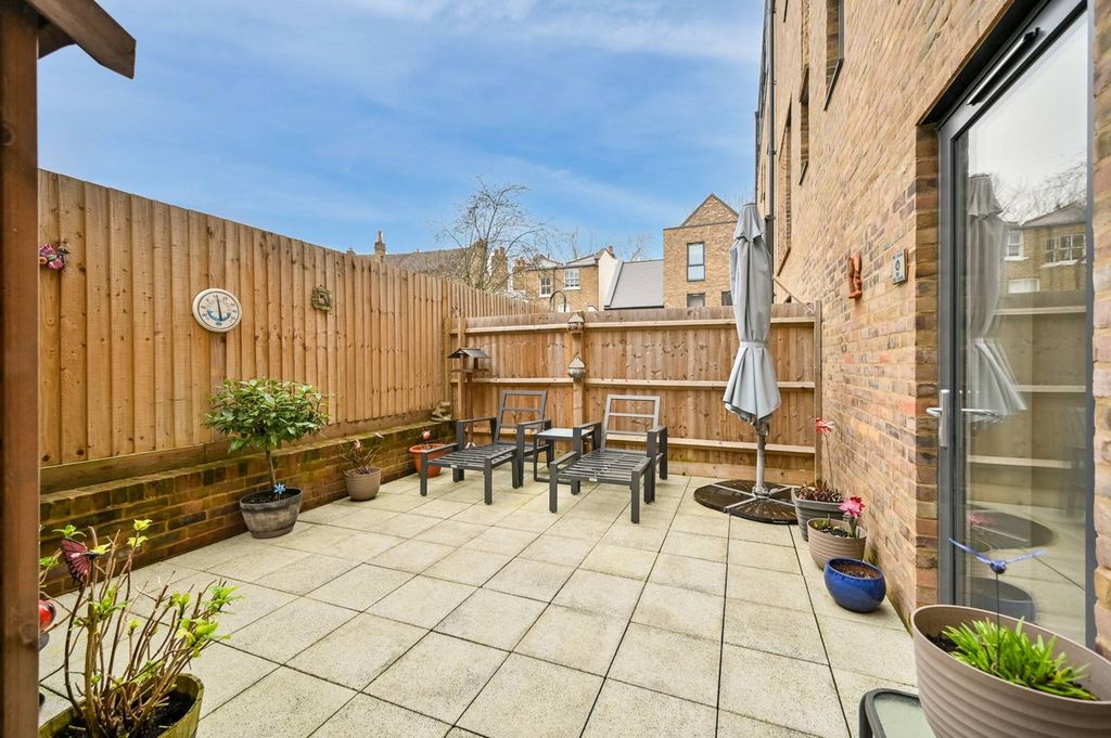 Property photo 3 of 18