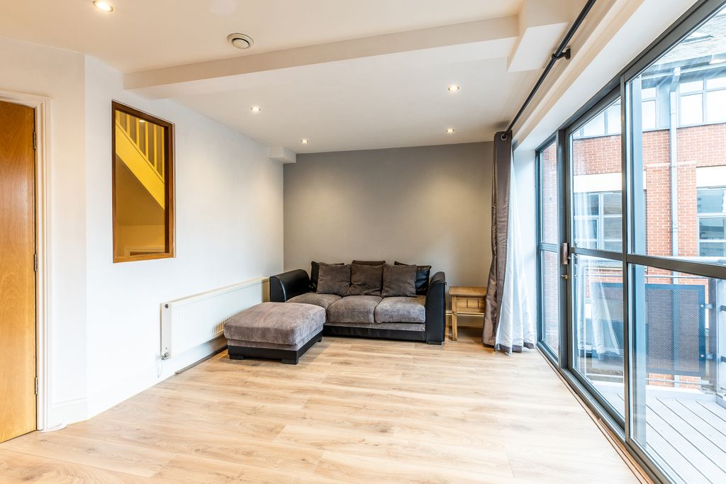Property photo 2 of 17 7 Trading House George Street 009