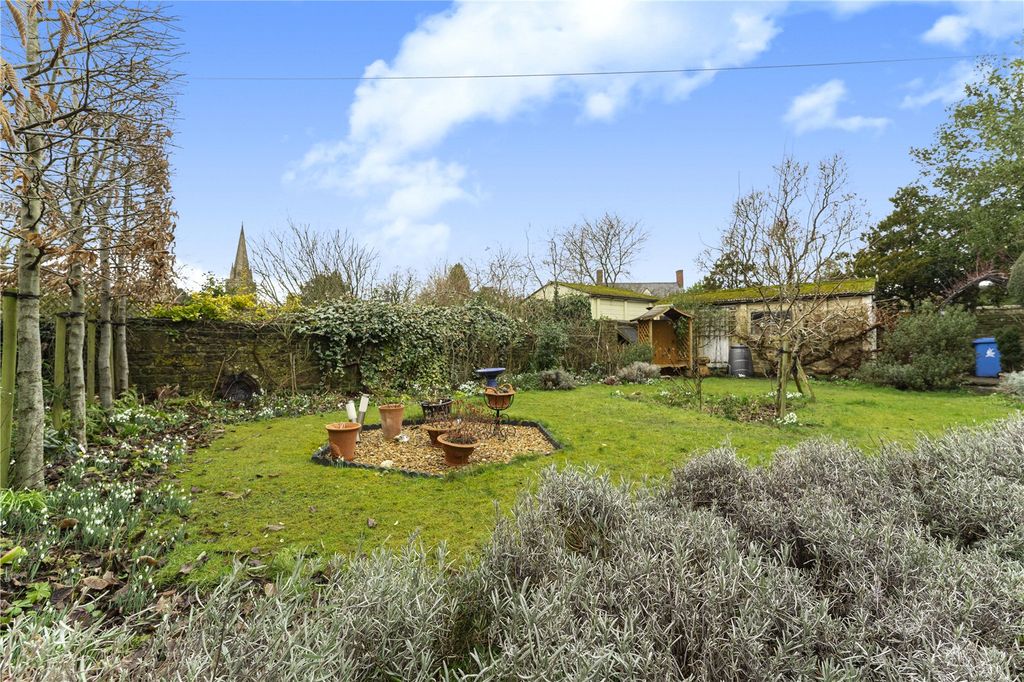 Property photo 2 of 21 Picture No. 24