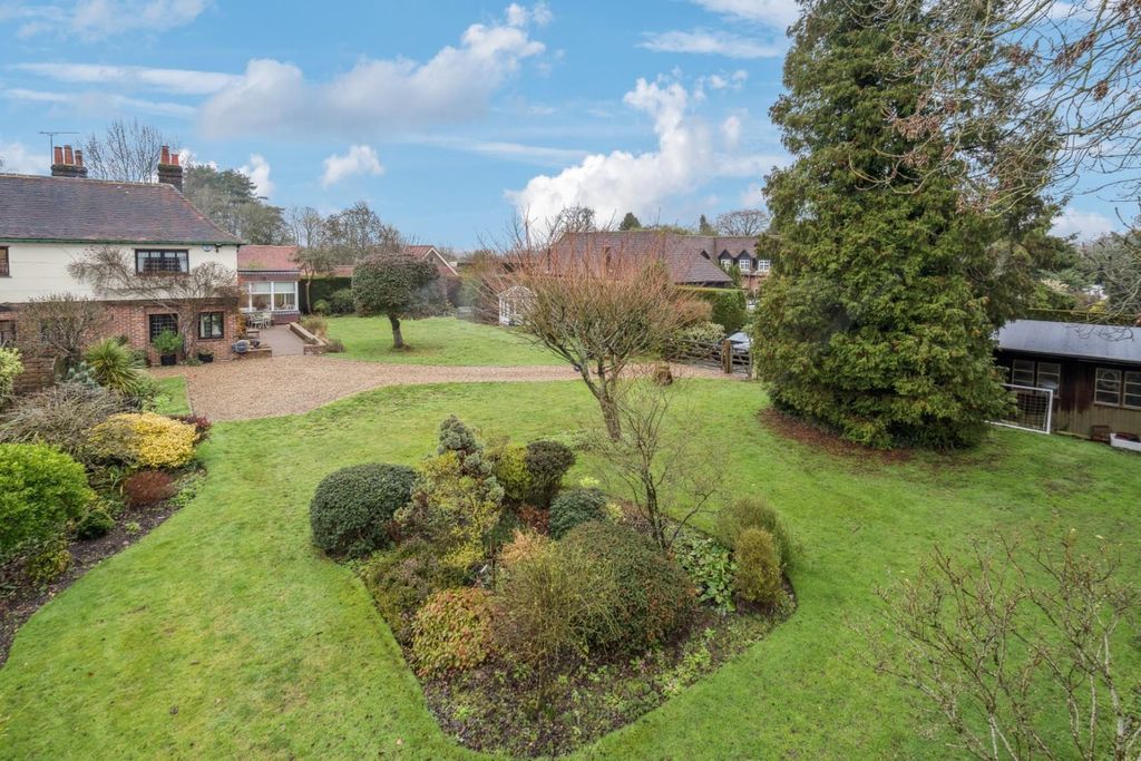 Property photo 3 of 33 Garden