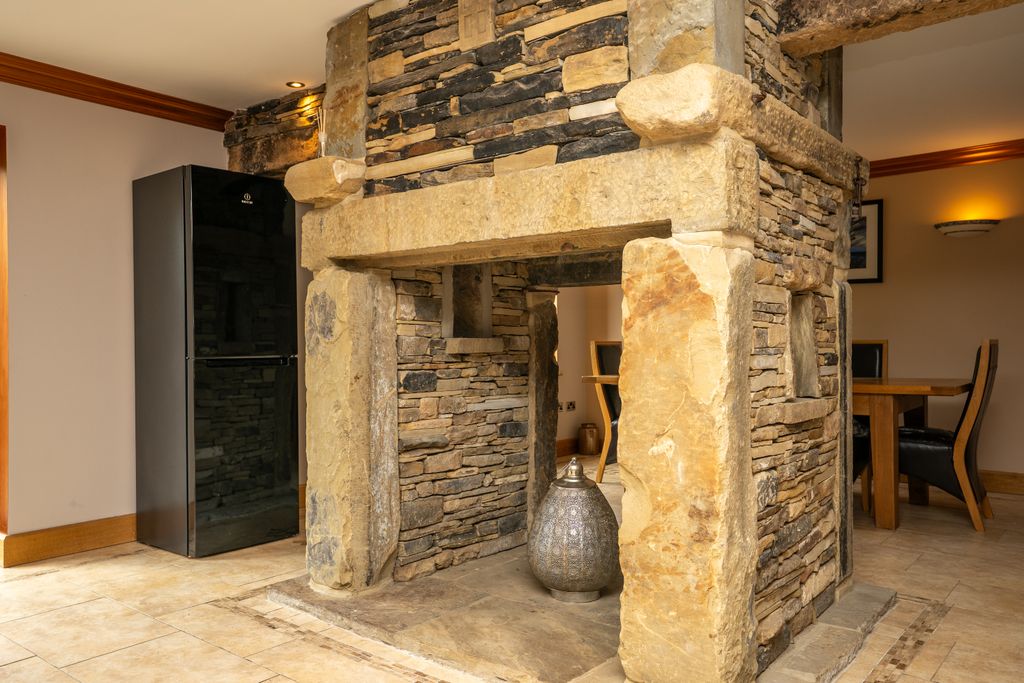 Property photo 3 of 26 4Wildgrove17