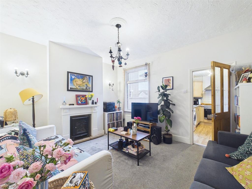 Property photo 2 of 14 2 - Two-Bedroom Terraced House For Auction, Bedmin