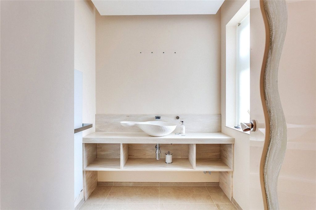 Additional image 13 of 1 bed flat for salePhyllis Court Drive, Henley-On-Thames, Oxfordshire RG9