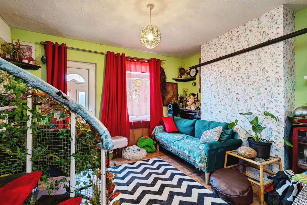 Property photo 2 of 17