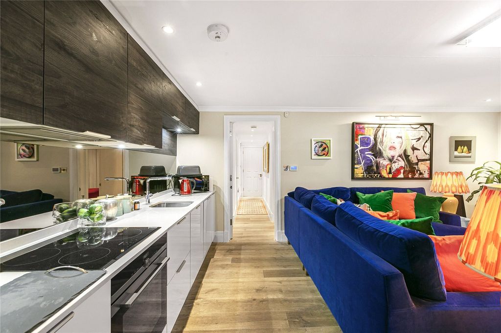 Property photo 3 of 17 Reception/Kitchen