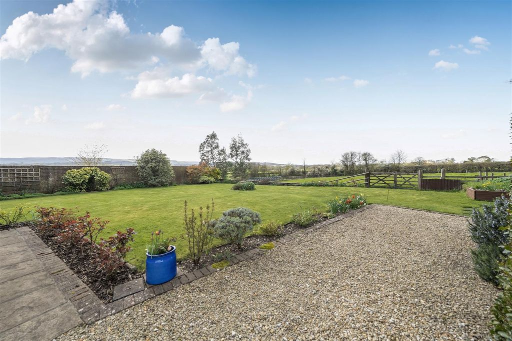 Property photo 3 of 24 Garden & View