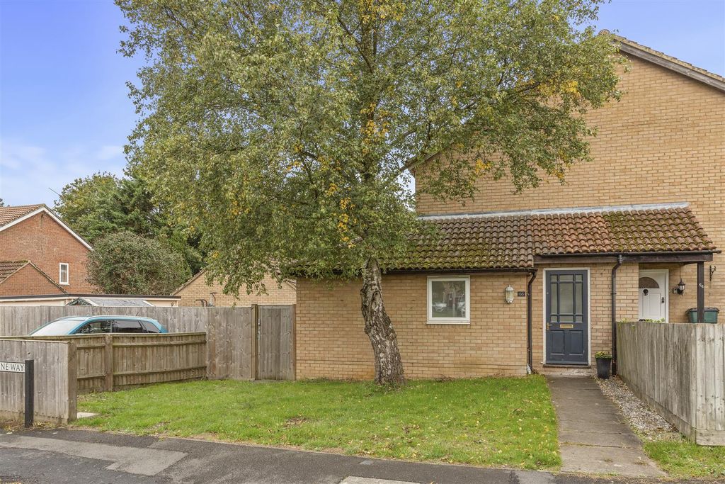 Property photo 1 of 17 66 Lansdowne Way, Hp11 1Tn-13.Jpg