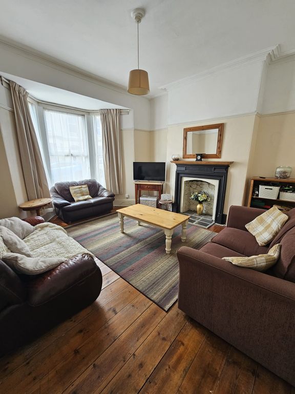 Property photo 2 of 17 Lounge