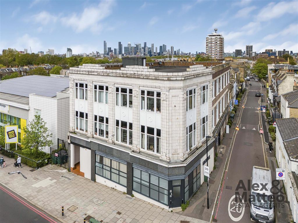 Property photo 1 of 16 Inner City House