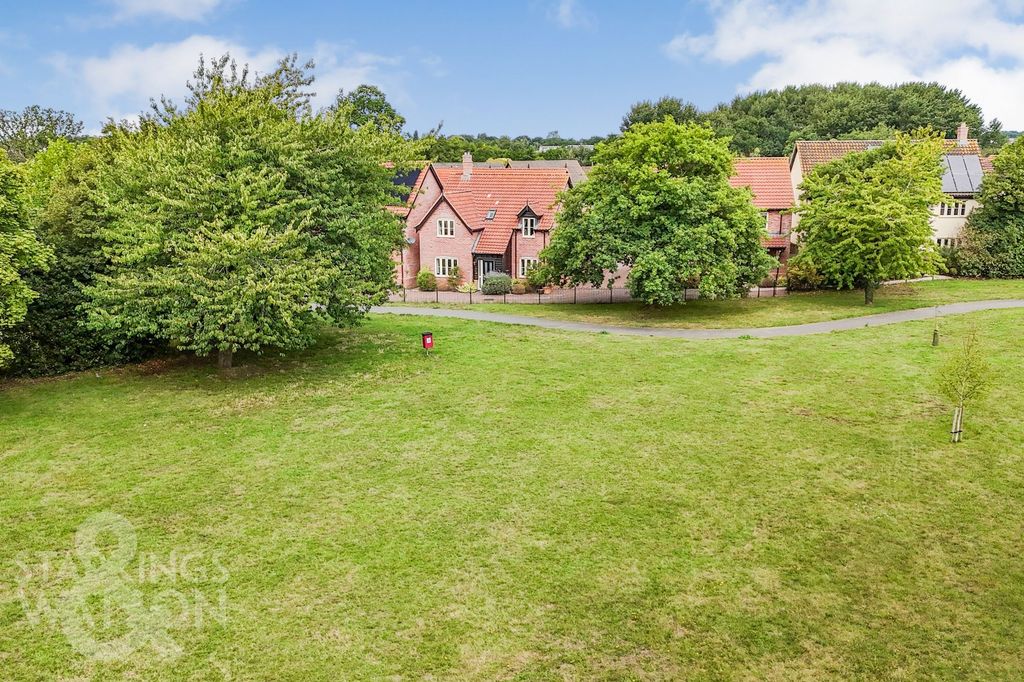 Property photo 3 of 27