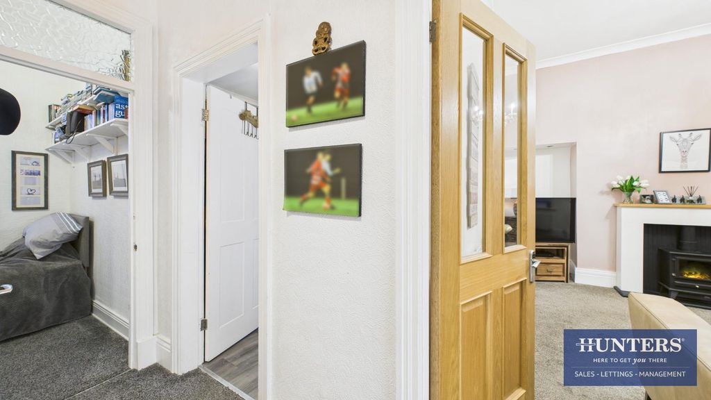 Property photo 3 of 18 Landing