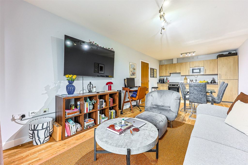 Property photo 3 of 25 Picture No. 15