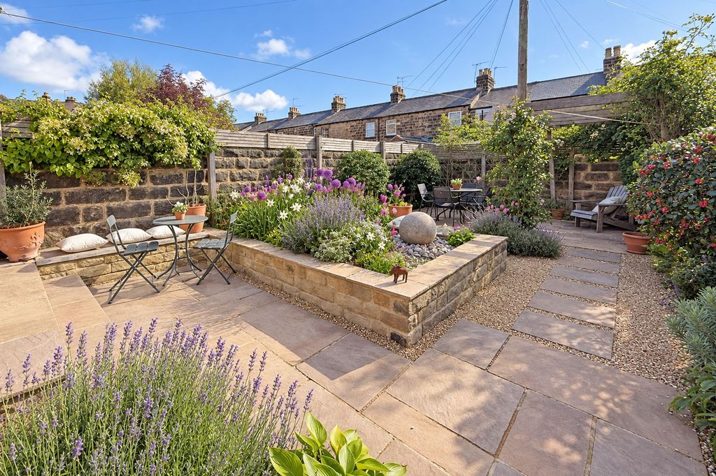 Property photo 2 of 39