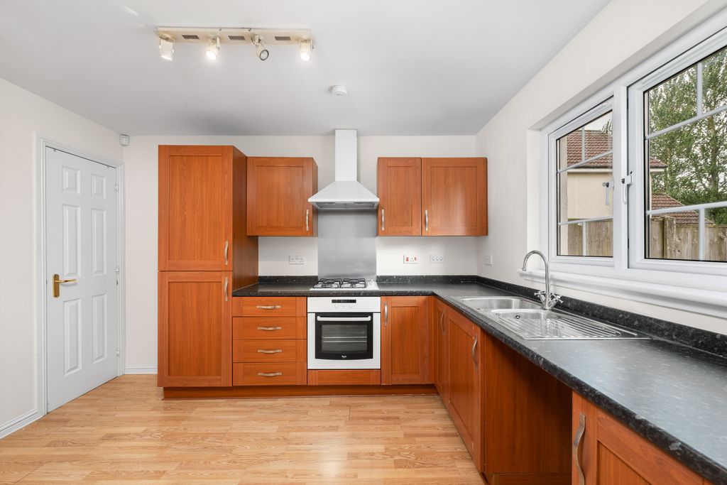Property photo 3 of 19 16 Leyland Road 10