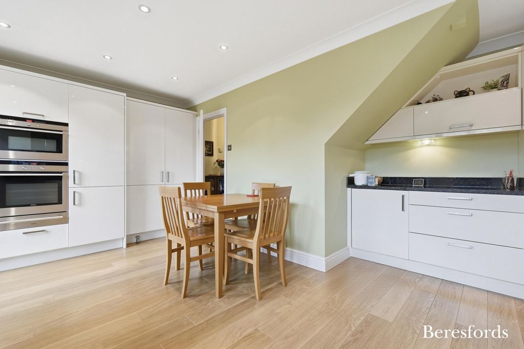 Property photo 2 of 19 Picture No. 77