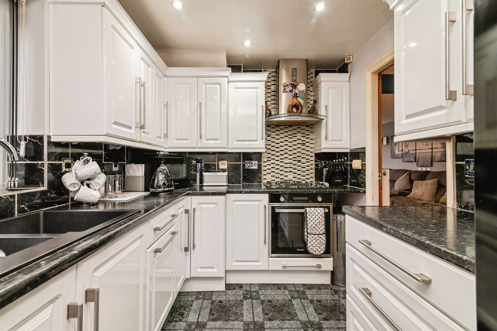 Property photo 2 of 14