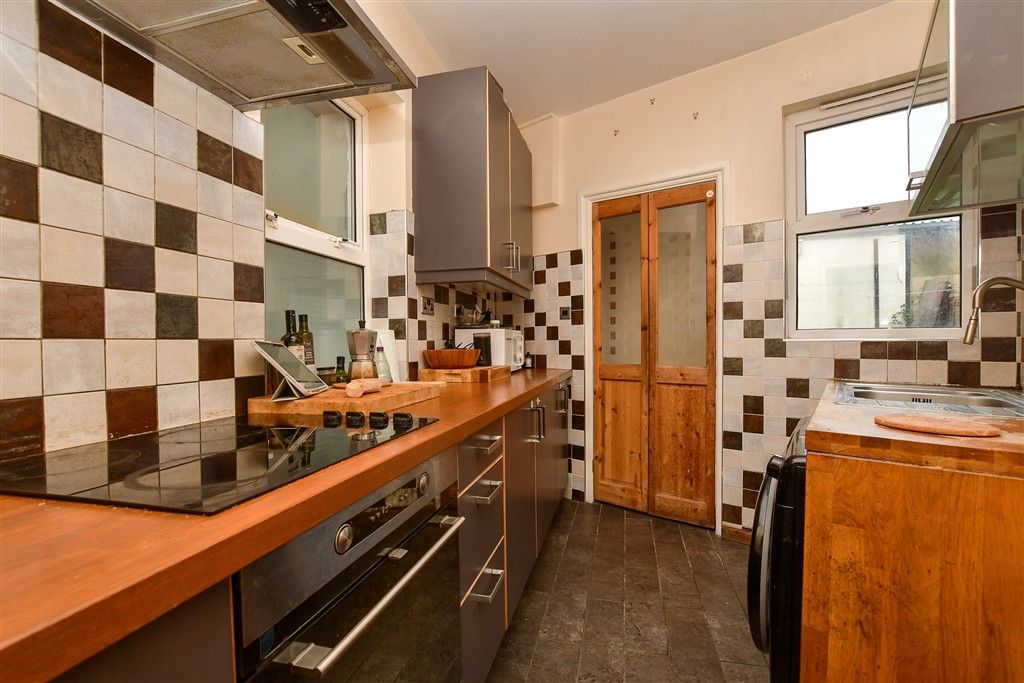 Property photo 2 of 7 Kitchen