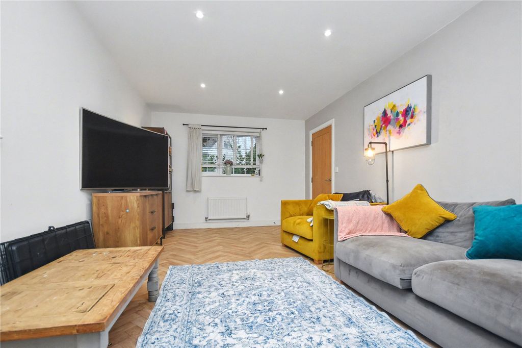 Property photo 2 of 15 Picture No. 11