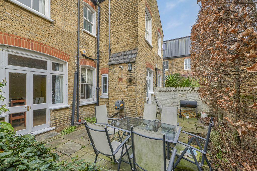 Property photo 3 of 22