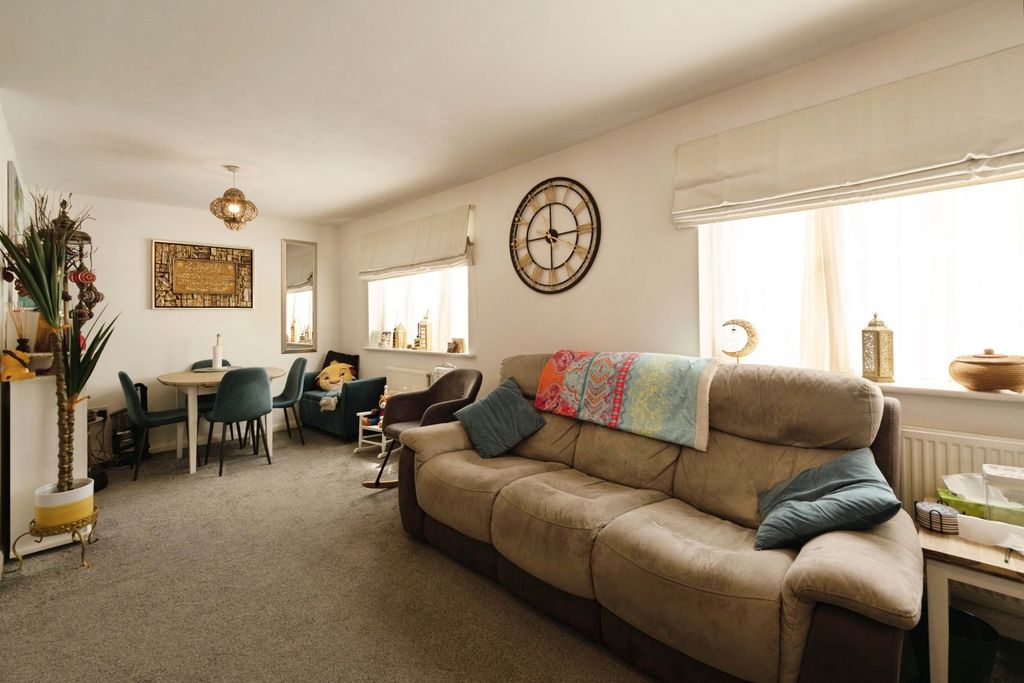 Property photo 3 of 18 Pbox-Img.Jpg