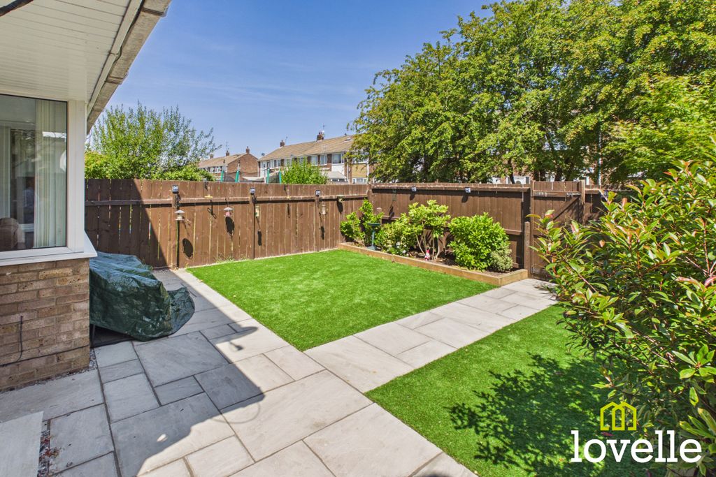 Property photo 2 of 33